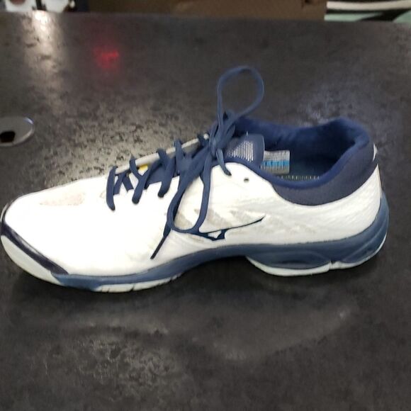 Wave lighting sneakers  - Picture 2 of 5